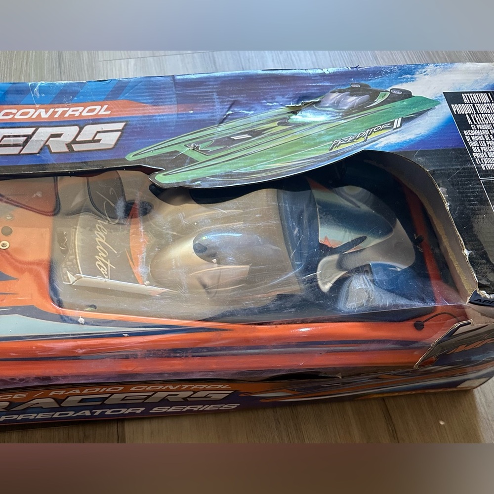 NKOK Hydroracers Predator 1 Series 32" High Performance RC Speed Boat - Picture 6 of 7